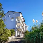 Sea View-3 By Interhome